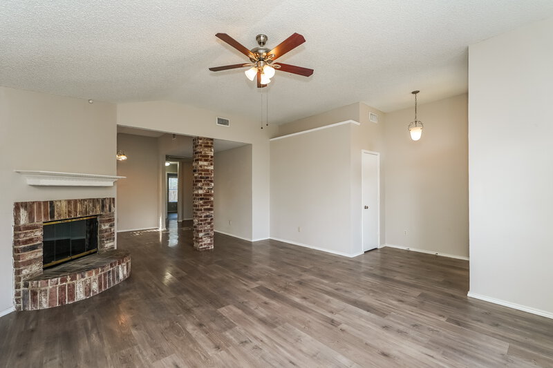 2,015/Mo, 7900 Flowertree Ct Fort Worth, TX 76137 Living Room View 3