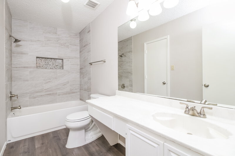 2,180/Mo, 7900 Flowertree Ct Fort Worth, TX 76137 Main Bathroom View