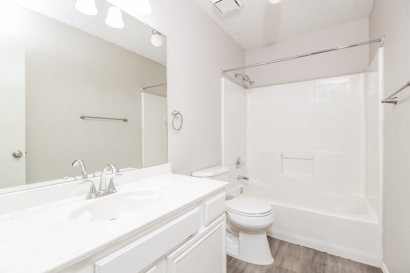 2,180/Mo, 7900 Flowertree Ct Fort Worth, TX 76137 Bathroom View