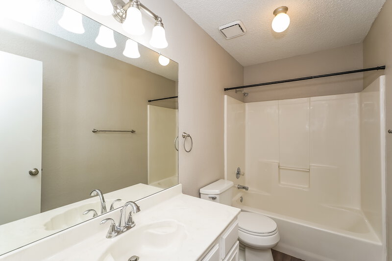 2,015/Mo, 7900 Flowertree Ct Fort Worth, TX 76137 Bathroom View