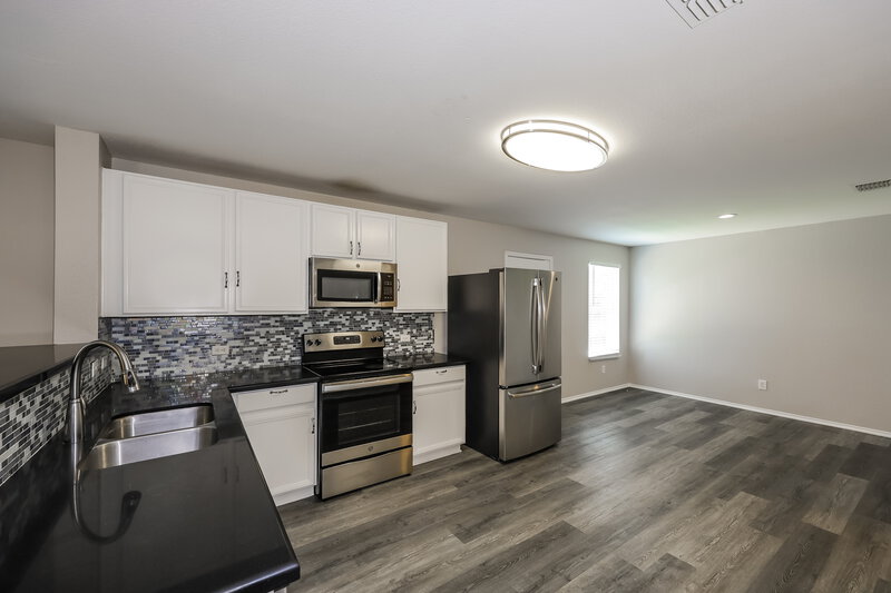 2,500/Mo, 1137 Browntop St Crowley, TX 76036 Kitchen View 2