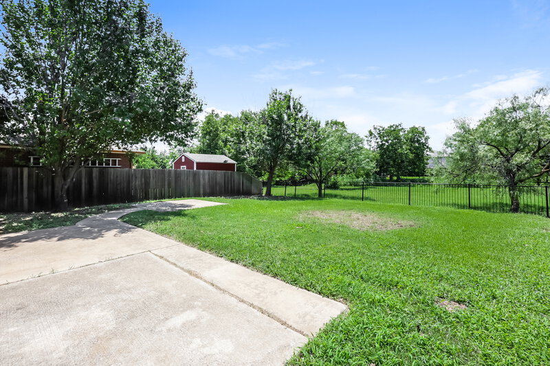 2,500/Mo, 1137 Browntop St Crowley, TX 76036 Rear View