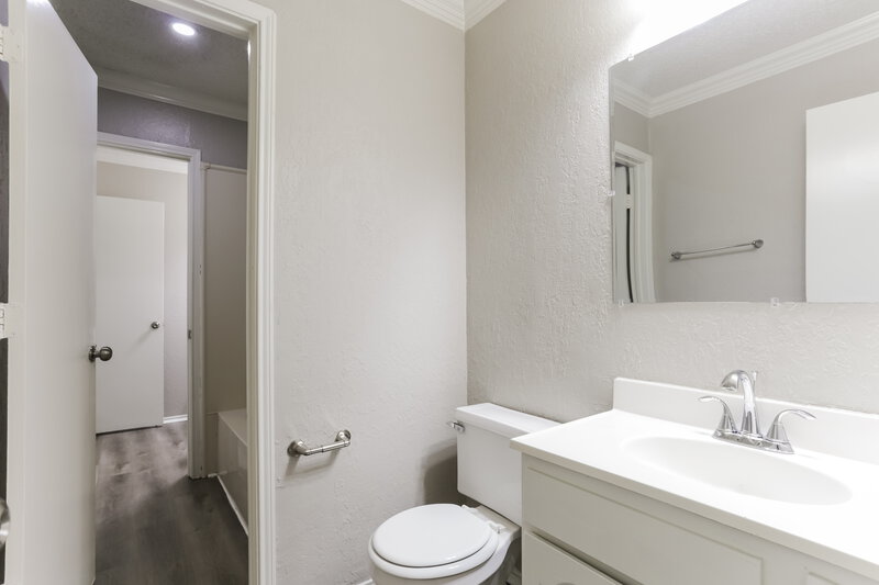 2,030/Mo, 3807 Kippers Ct Arlington, TX 76016 Main Bathroom View