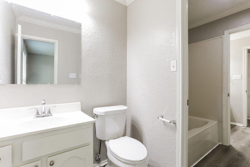 2,030/Mo, 3807 Kippers Ct Arlington, TX 76016 Bathroom View