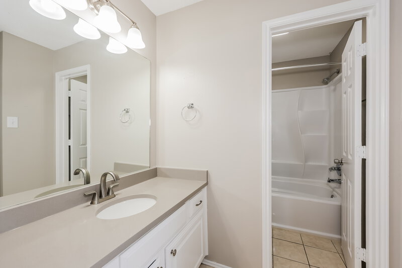 2,635/Mo, 1402 Samuel St Cedar Hill, TX 75104 Bathroom View
