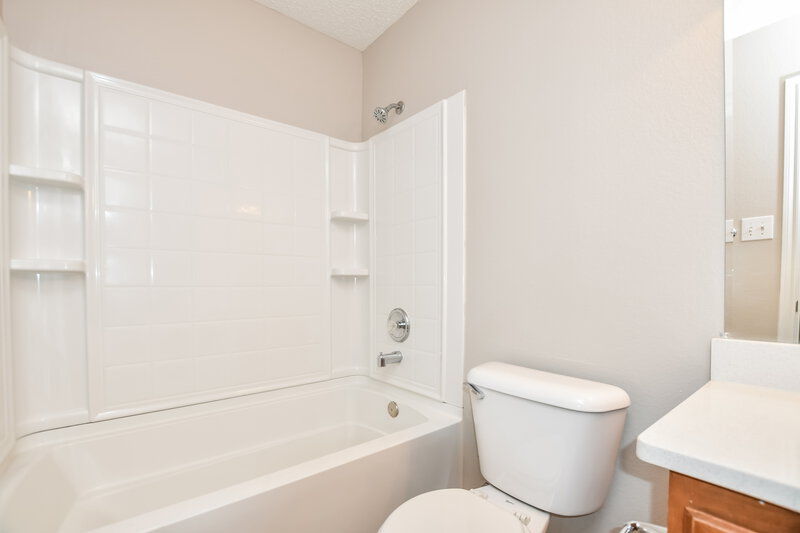 2,190/Mo, 1229 Junction Run Mesquite, TX 75181 Main Bathroom View