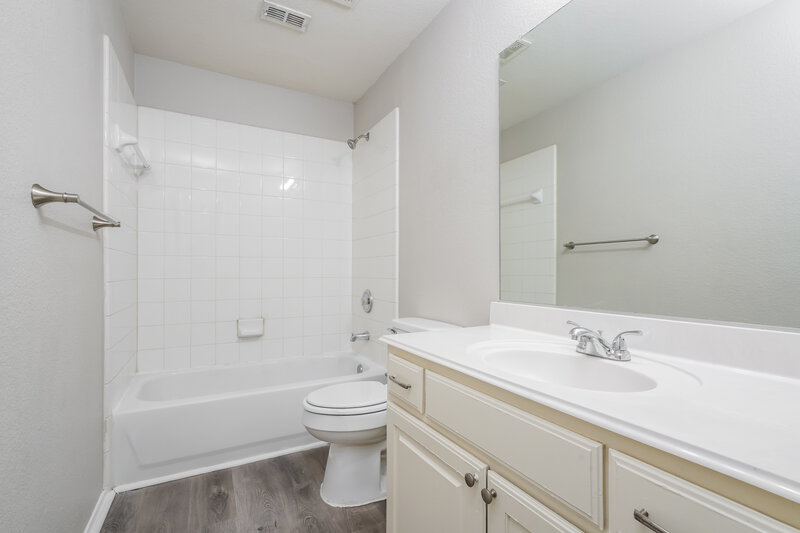 2,600/Mo, 4853 Carrotwood Dr Fort Worth, TX 76244 Bathroom View