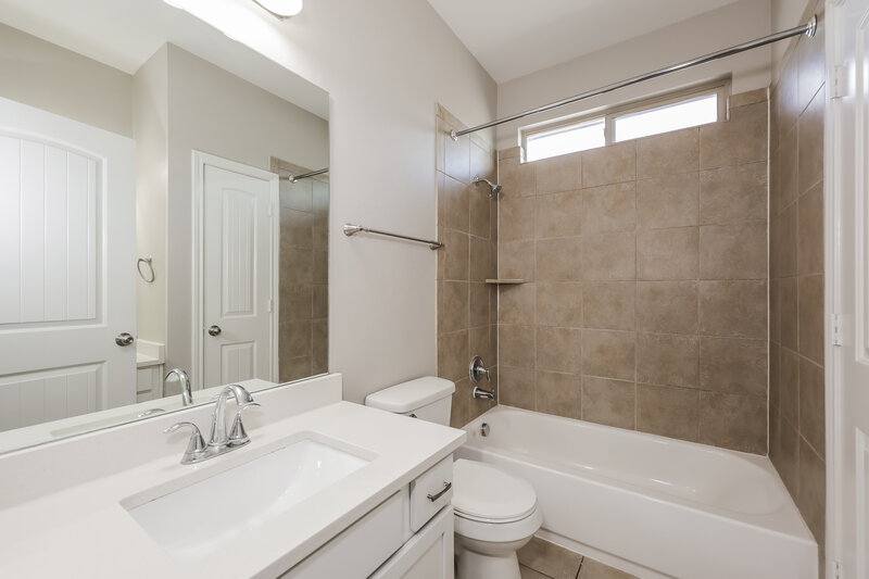 2,710/Mo, 613 Atascosa Ave Fort Worth, TX 76120 Bathroom View