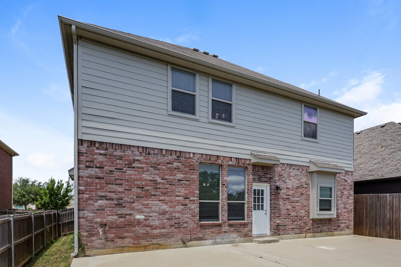 2,710/Mo, 613 Atascosa Ave Fort Worth, TX 76120 Rear View