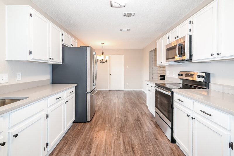 2,175/Mo, 891 W Wintergreen Rd Lancaster, TX 75134 Kitchen View 2
