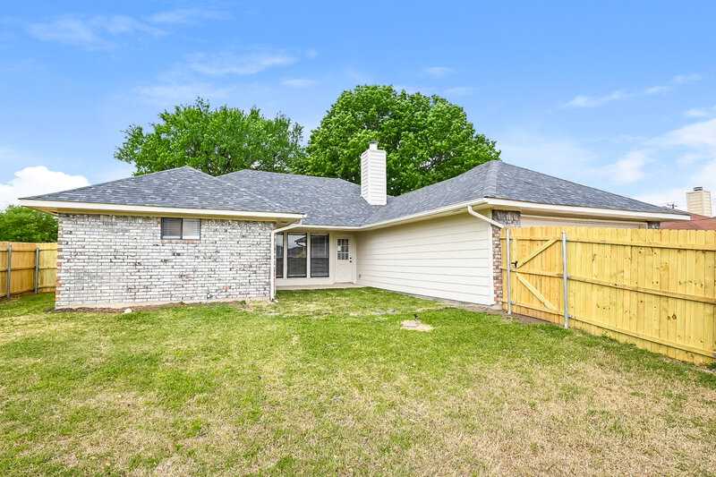 2,175/Mo, 891 W Wintergreen Rd Lancaster, TX 75134 Rear View
