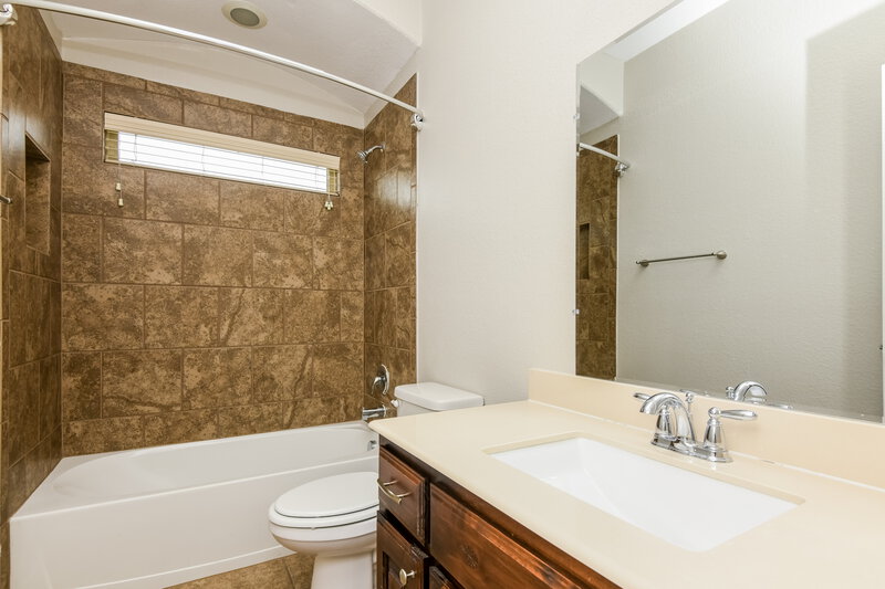 2,415/Mo, 517 Delgany Trail Haslet, TX 76052 Bathroom View