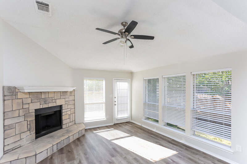 1,760/Mo, 4000 Tulip Tree Dr Fort Worth, TX 76137 Living Room View