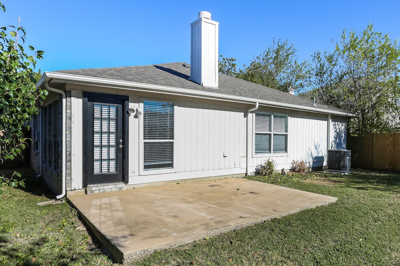 1,760/Mo, 4000 Tulip Tree Dr Fort Worth, TX 76137 Rear View
