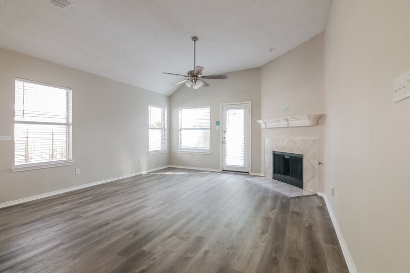 2,930/Mo, 4632 Buffalo Bend Pl Fort Worth, TX 76137 Living Room View 2