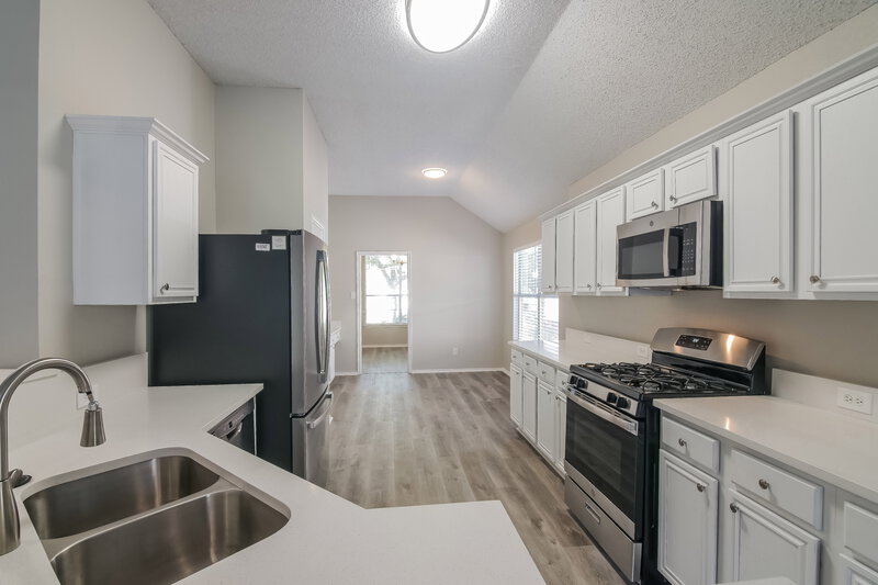 2,930/Mo, 4632 Buffalo Bend Pl Fort Worth, TX 76137 Kitchen View 2