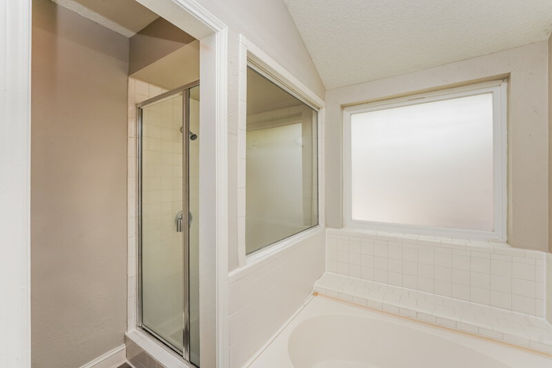 2,535/Mo, 2677 Steppington St Grand Prairie, TX 75052 Main Bathroom View 2