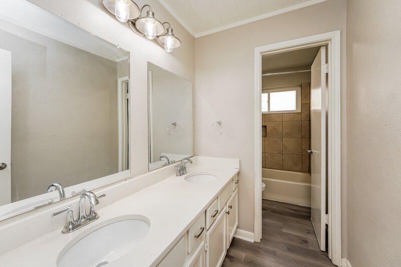 2,535/Mo, 2677 Steppington St Grand Prairie, TX 75052 Bathroom View