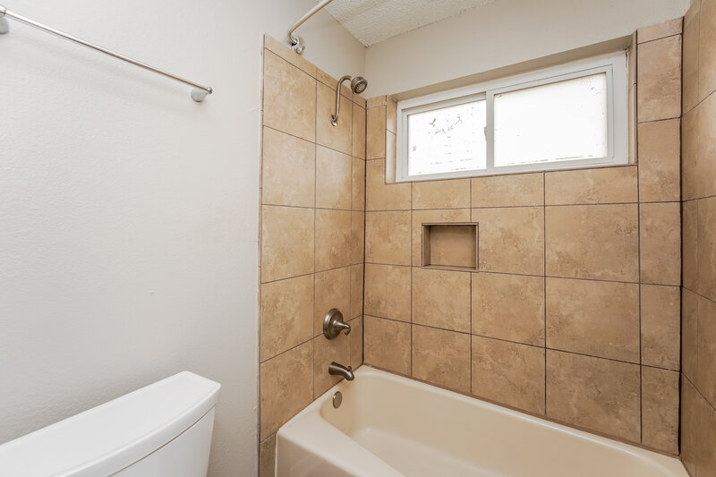 2,535/Mo, 2677 Steppington St Grand Prairie, TX 75052 Bathroom View 2