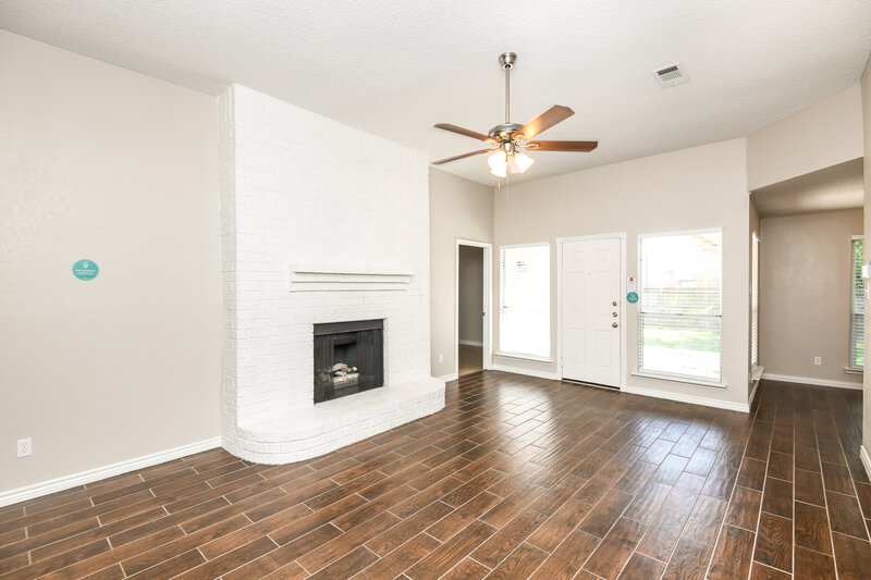 2,090/Mo, 213 N Flaxseed Ln Fort Worth, TX 76108 Living Room View