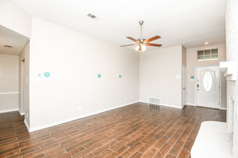 2,090/Mo, 213 N Flaxseed Ln Fort Worth, TX 76108 Living Room View 2