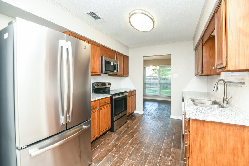 2,090/Mo, 213 N Flaxseed Ln Fort Worth, TX 76108 Kitchen View 3