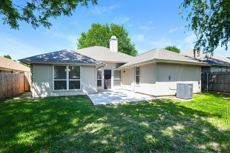 2,090/Mo, 213 N Flaxseed Ln Fort Worth, TX 76108 Rear View