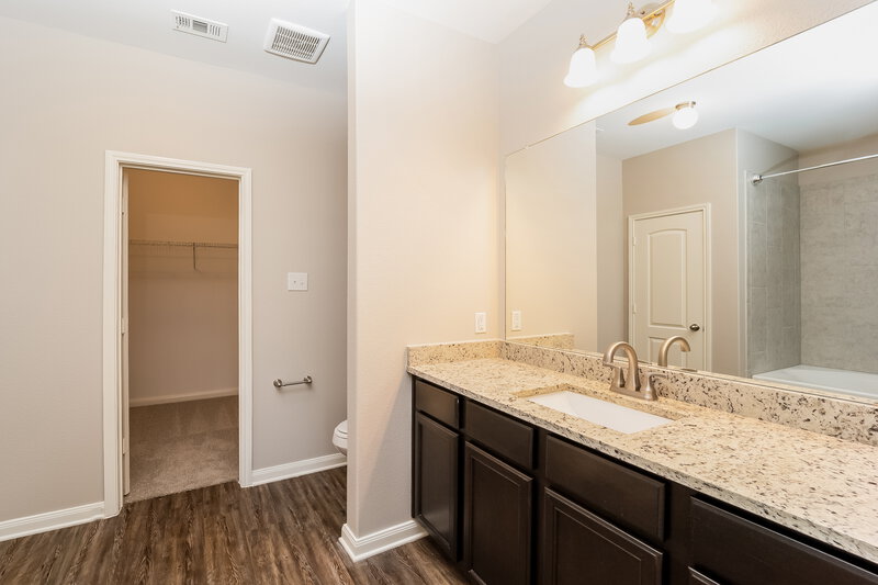 1,940/Mo, 2916 Parker Rd Anna, TX 75409 Main Bathroom View