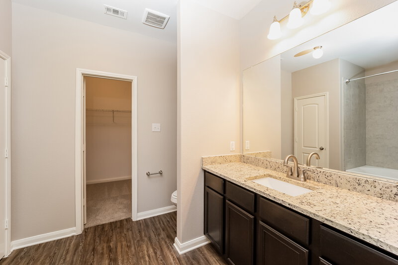 1,940/Mo, 2916 Parker Rd Anna, TX 75409 Main Bathroom View 2