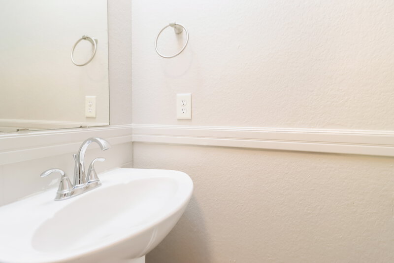 3,610/Mo, 917 Salida Dr Arlington, TX 76001 Powder Room View