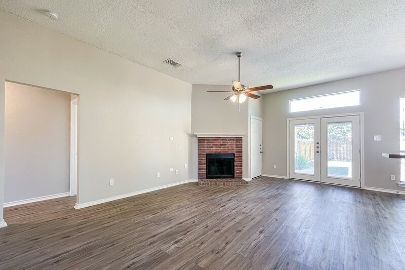 2,285/Mo, 7813 Munich Dr Rowlett, TX 75089 Living Room View 2