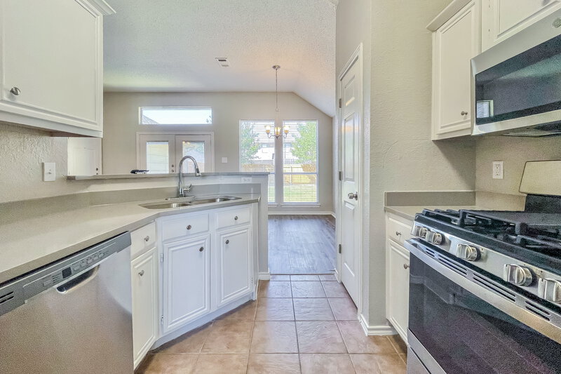 2,285/Mo, 7813 Munich Dr Rowlett, TX 75089 Kitchen View