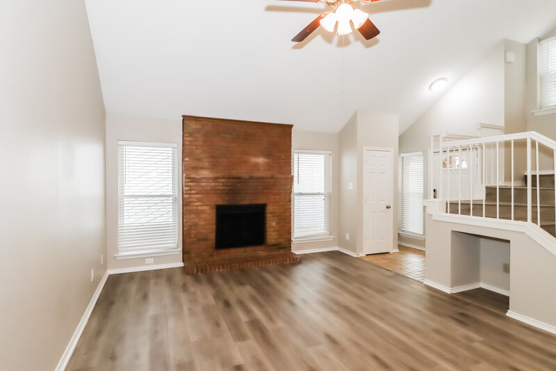 2,535/Mo, 1114 Carrington Ct Irving, TX 75060 Living Room View 2