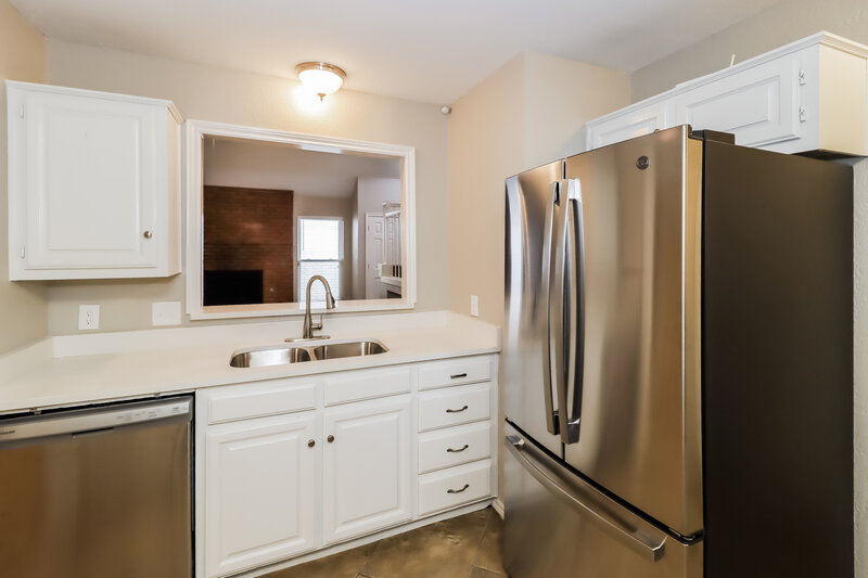 2,535/Mo, 1114 Carrington Ct Irving, TX 75060 Kitchen View 2