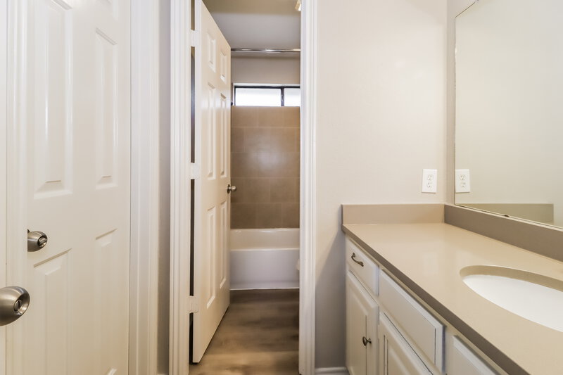 2,535/Mo, 1114 Carrington Ct Irving, TX 75060 Bathroom View