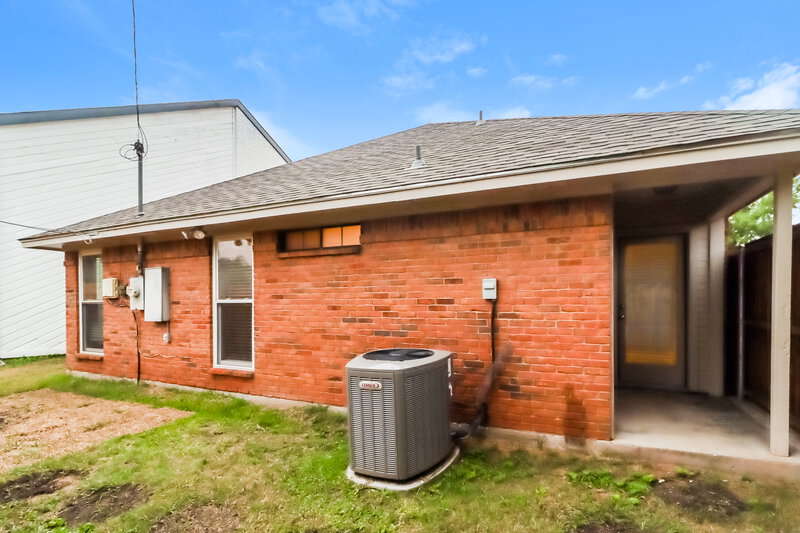 2,535/Mo, 1114 Carrington Ct Irving, TX 75060 Rear View