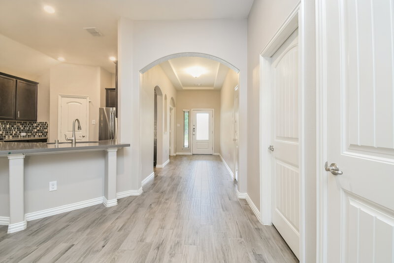 2,615/Mo, 817 Skytop Dr Fort Worth, TX 76052 Foyer View