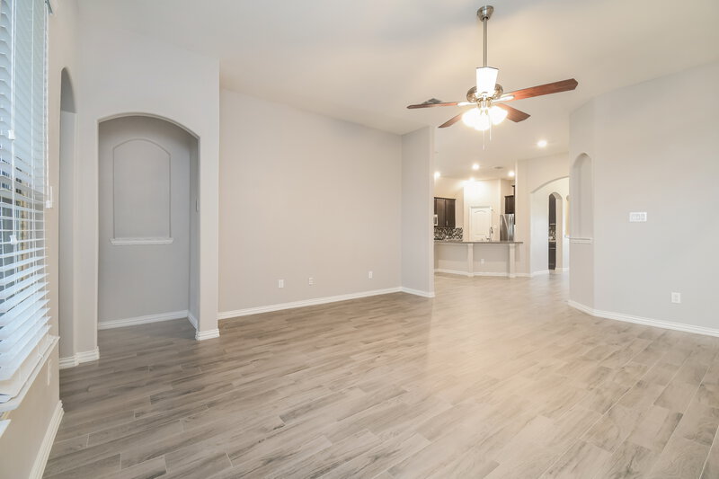 2,615/Mo, 817 Skytop Dr Fort Worth, TX 76052 Living Room View 2