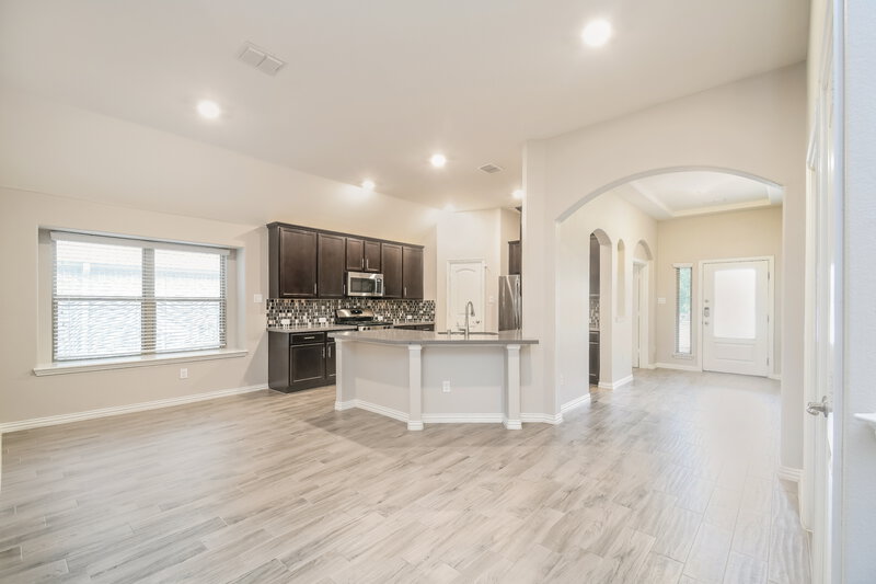 2,615/Mo, 817 Skytop Dr Fort Worth, TX 76052 Living Room View 3
