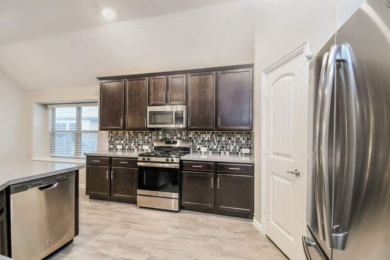 2,615/Mo, 817 Skytop Dr Fort Worth, TX 76052 Kitchen View