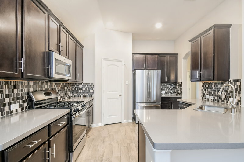 2,615/Mo, 817 Skytop Dr Fort Worth, TX 76052 Kitchen View 2