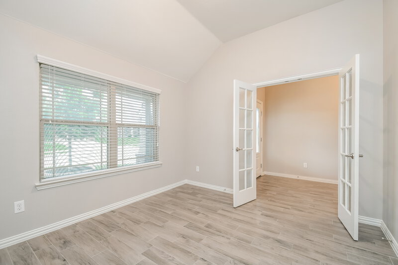 2,615/Mo, 817 Skytop Dr Fort Worth, TX 76052 Office View