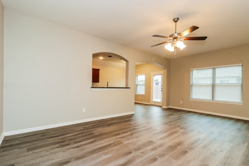 2,610/Mo, 2816 Mesquite Rd Fort Worth, TX 76111 Living Room View 3