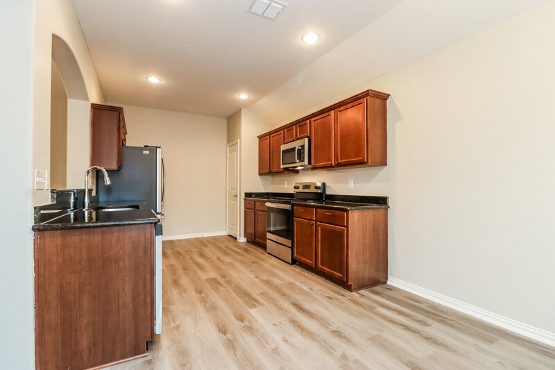 2,610/Mo, 2816 Mesquite Rd Fort Worth, TX 76111 Kitchen View
