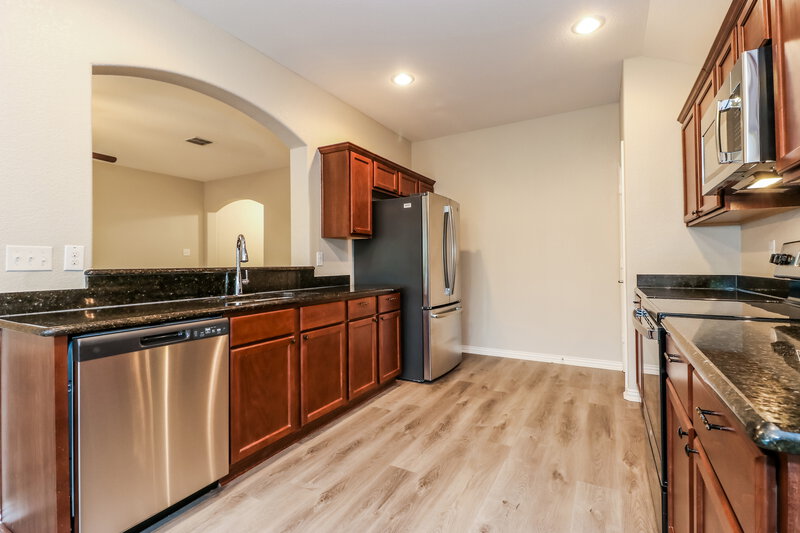 2,610/Mo, 2816 Mesquite Rd Fort Worth, TX 76111 Kitchen View 2