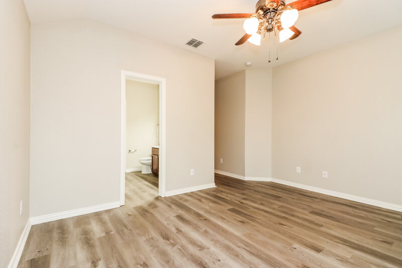 2,610/Mo, 2816 Mesquite Rd Fort Worth, TX 76111 Main Bedroom View