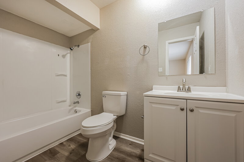 1,745/Mo, 514 Woodcrest Way Forney, TX 75126 Main Bathroom View