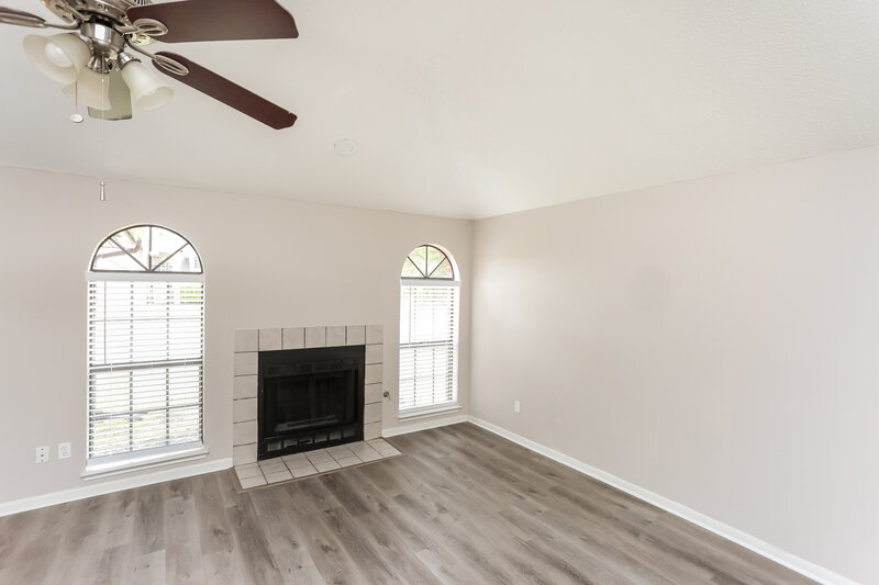 2,230/Mo, 106 Vine St Glenn Heights, TX 75154 Living Room View