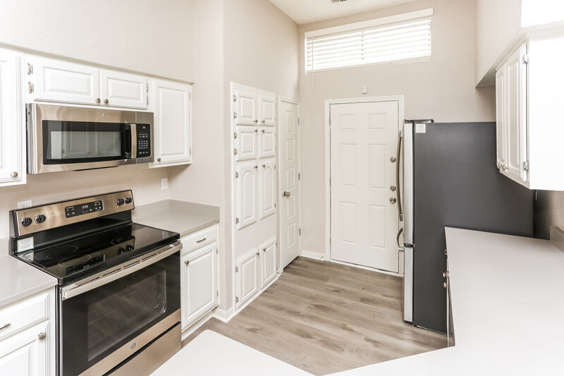 2,230/Mo, 106 Vine St Glenn Heights, TX 75154 Kitchen View 2