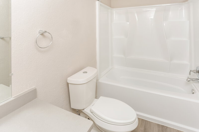 2,230/Mo, 106 Vine St Glenn Heights, TX 75154 Bathroom View